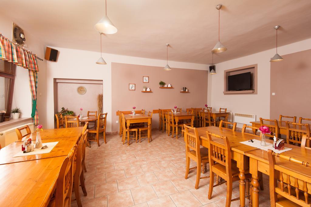 Hotel Pošta Sobotka Kültér fotó